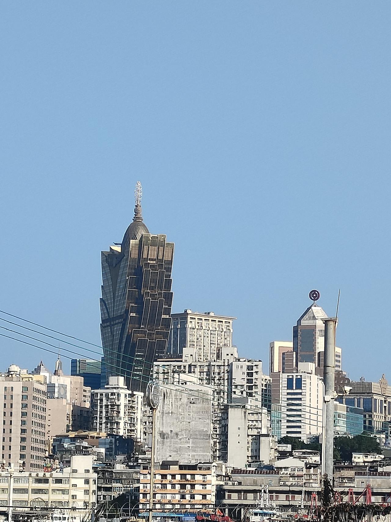 别让一个人，毁掉你对世界的温柔你有没有发现，最伤人的从不是离别，而是被最信