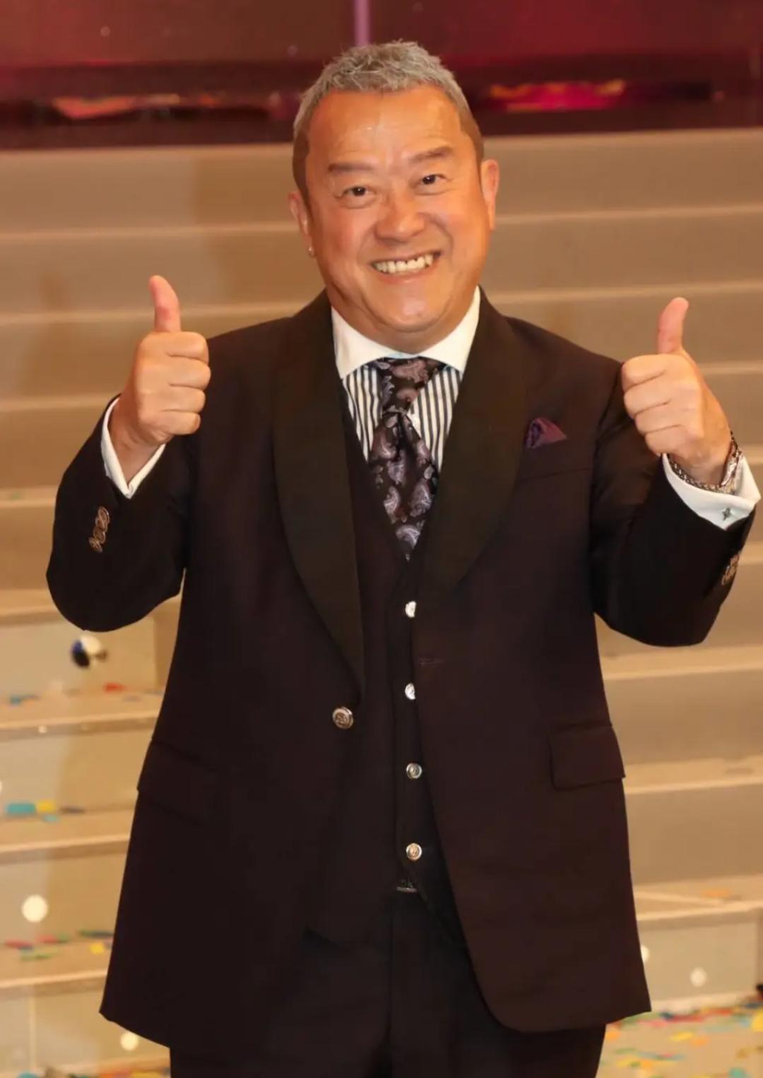 曾志伟73岁大寿，排面炸了！​不是在香港半山别墅，也不是在TVB录影棚，而