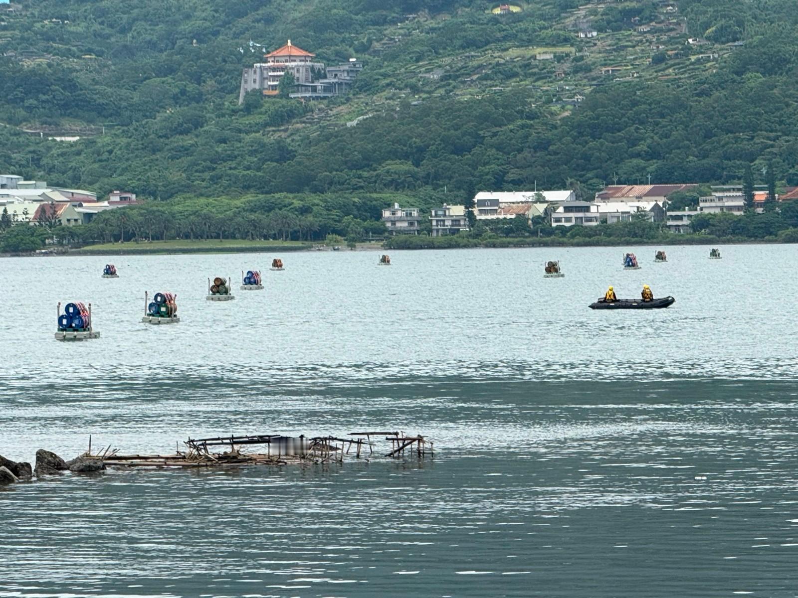 🔻4V汉光军演中在淡水河口布置的渔网和油桶阵，防止PLA直插台北核心[doge]?