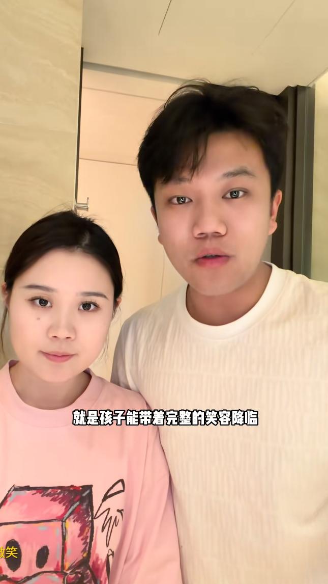 解清帅也给李亚鹏的嫣然天使儿童医院捐款了。他捐了3万块，这个数目不小了，虽然