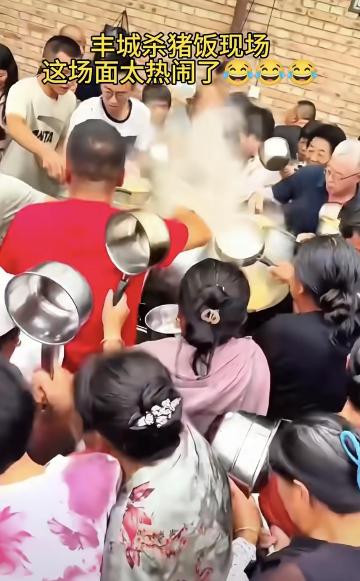 去吃“杀猪宴”，本想着能享受一场美食盛宴，结果现场太“疯狂”了。桌上菜刚一端上来