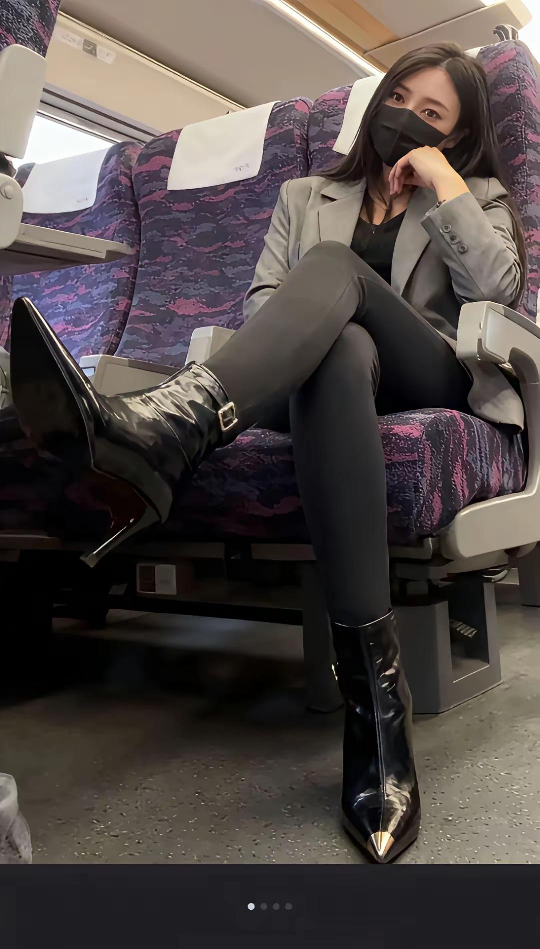 坐高铁遇见的美女。超级耐看美女温柔可爱型女生