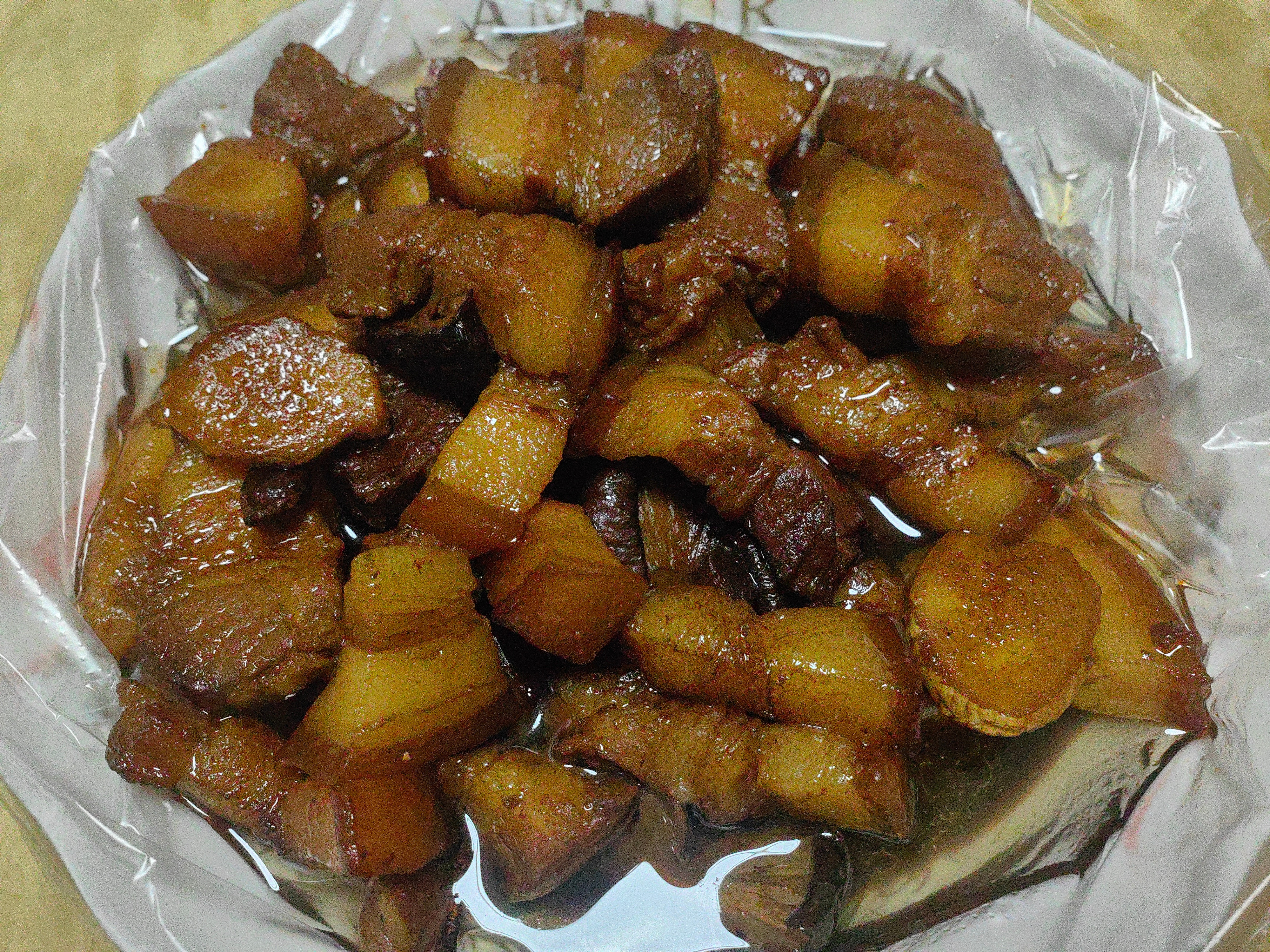 家常菜粽子，醋肉，炸鱼，卤肉卤蛋，炸芋头，脆管，白灼大虾，排骨。