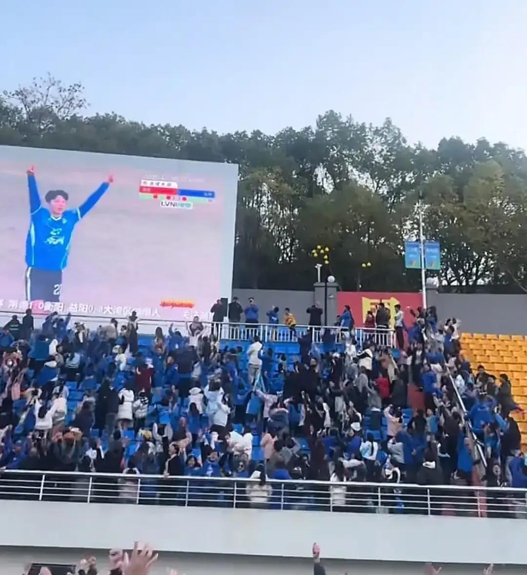 永州点球干掉娄底，4比3，总比分5比4，硬气。唐嘉年扑俩点球，去年点球扑救