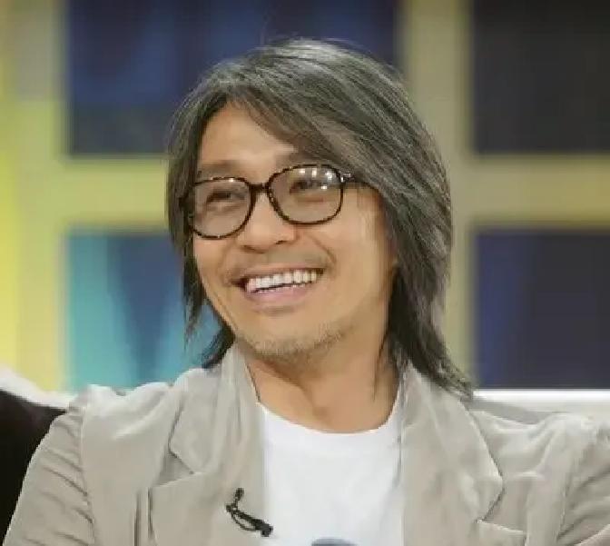 王晶被问到为啥梁朝伟拿奖拿到手软周星驰却常年陪跑。我脑里马上蹦出1992年周