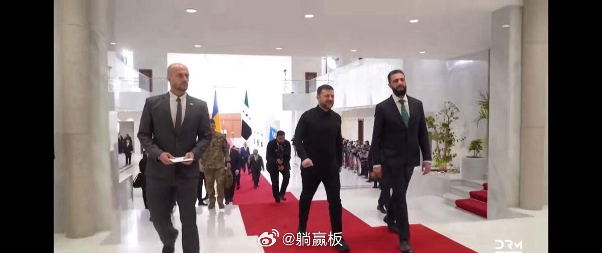 真让人不敢相信，跟俄罗斯铁了几十年的叙利亚，居然给乌克兰总统泽连斯基铺红毯最高礼