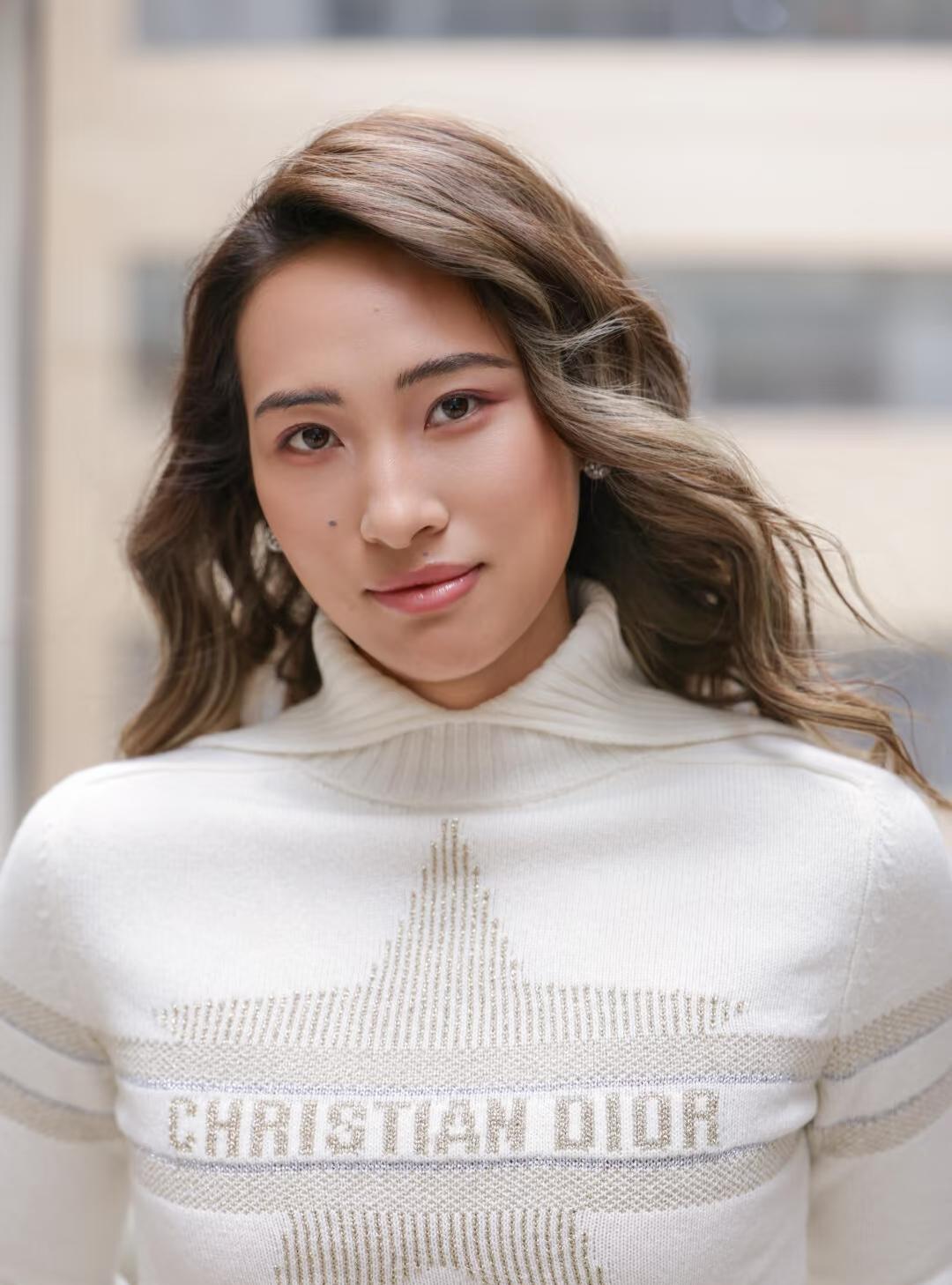 郑钦文迪奥新物料出炉！不愧是我文啊，不仅时尚风能驾驭，毛衣、牛仔裤休闲风也轻松