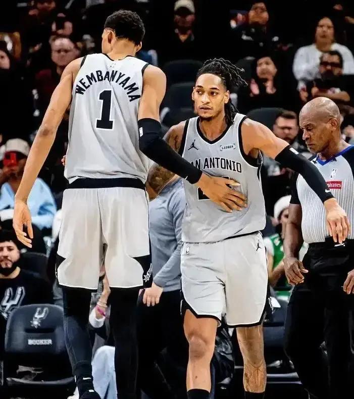 别被战绩骗了，西部最危险的球队，正在悄悄练内功。看雷霆比赛，你只记住亚历山