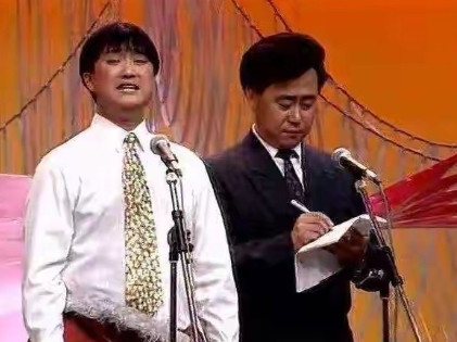1995年，相声演员洛桑因车祸去世，洛桑的死因众说纷纭。多年后，洛桑的“患难之交