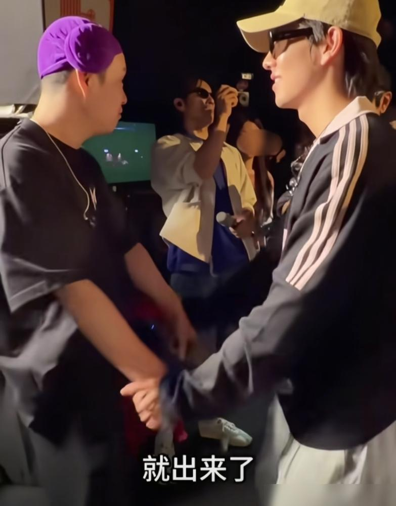 曾辉跑调跑到小沈阳不垫音都听不出唱的是啥，小沈阳却当面夸他超出想象。《披荆斩棘2026》一公，小沈阳