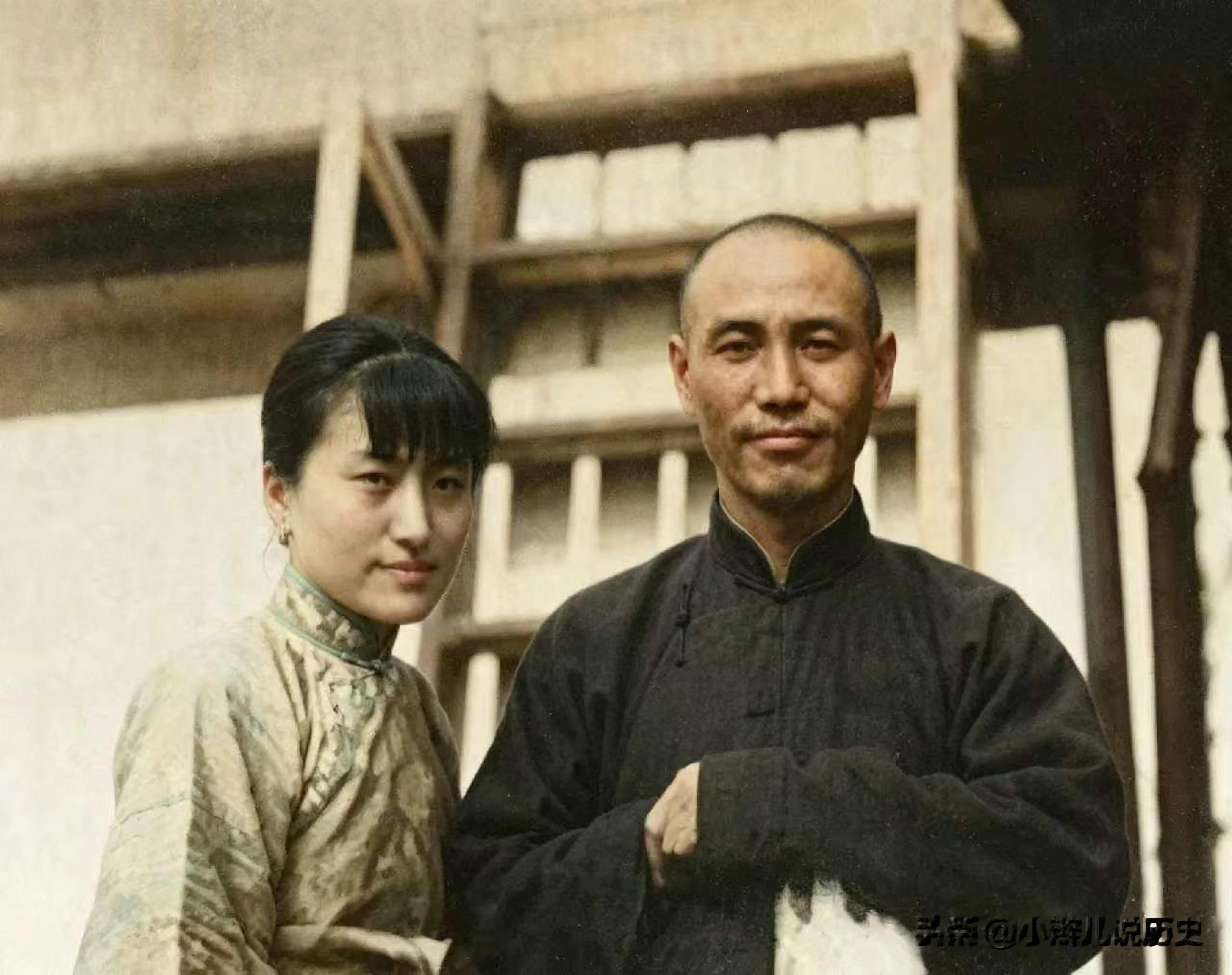 宋美龄30岁还没嫁出去，在别人眼中已经算是“老姑娘”了。宋霭龄一心想让自己的妹妹嫁给蒋介石，但蒋介石