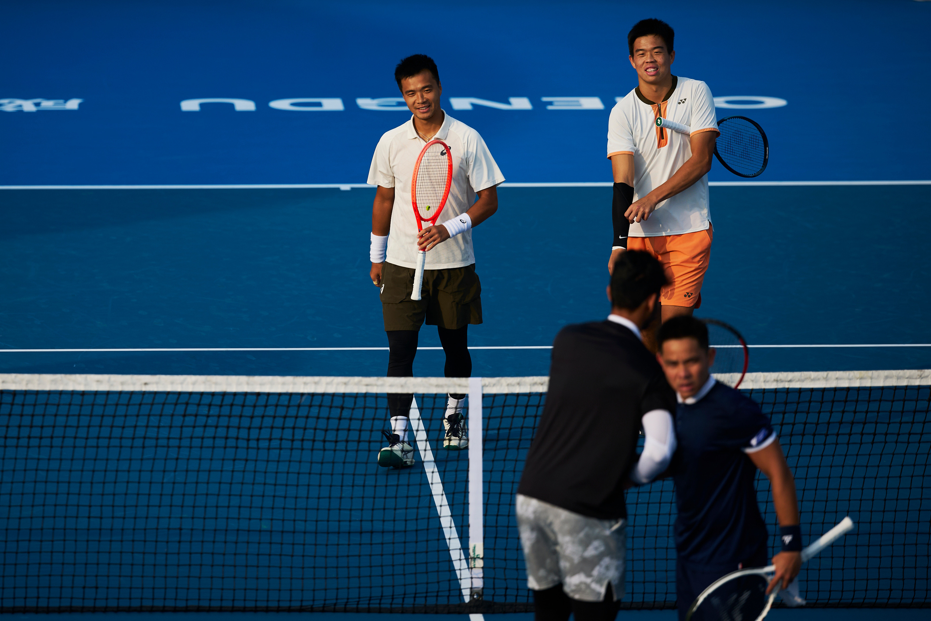 双打比赛也有戏！赛后孙发京曾姚杰网前和对手互动很有趣！2025年11月26日，2