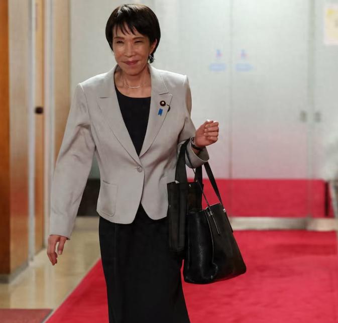 这边日美首脑刚在华盛顿谈完大事，那边日本首相会前的一幕，直接把真实态度摆到了台面