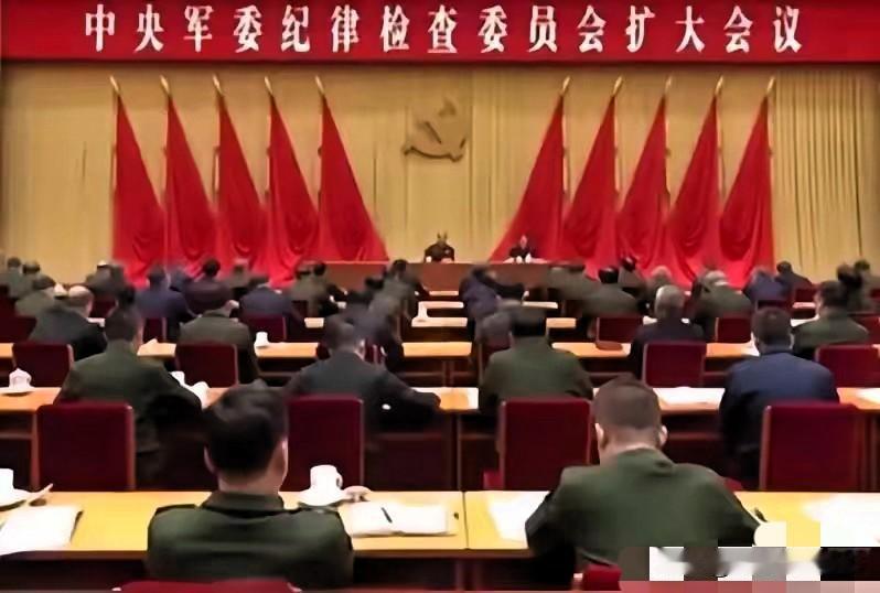 步调一致，坚决支持中共中央、中纪委的英明决定。歼灭军中一切蛀虫，清除所有害群