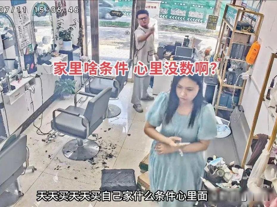 都说贫贱夫妻百事哀，男子在南宁经营着一家理发店，小本生意。一天除去成本大概也就赚