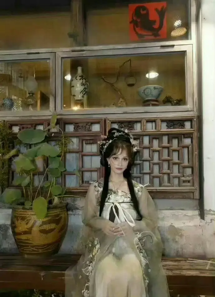 事实证明，老外不适合穿汉服