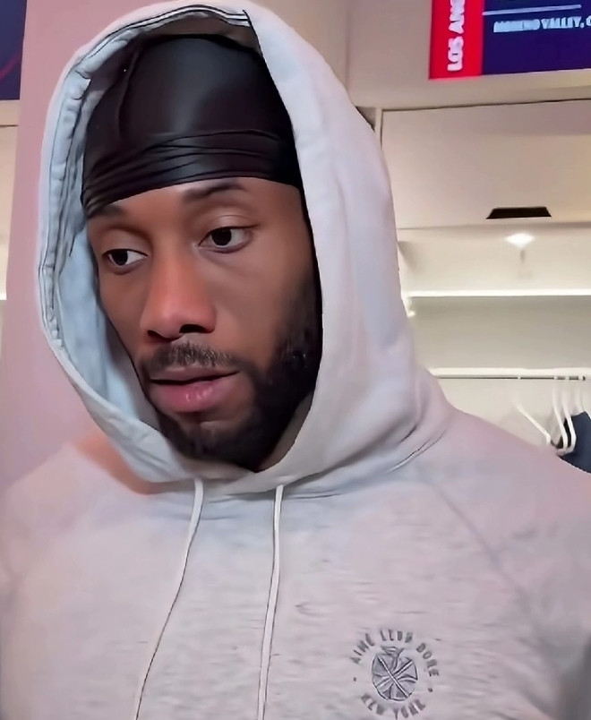 伦纳德：无可奉告，我尊重任何人的决定。快船出了这么大的事，作为球队的核心老大