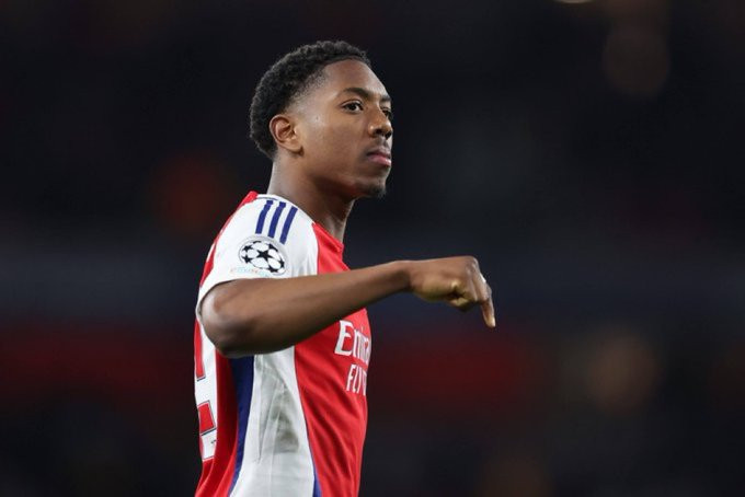 【英超内部选择】GraemeBailey曼联已经着手选择左后卫人选。其中阿森纳