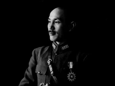 抗战后，没有解放战争，蒋继续在岗，中国啥样？别的不讲，就美苏争霸在那儿，不堪设想