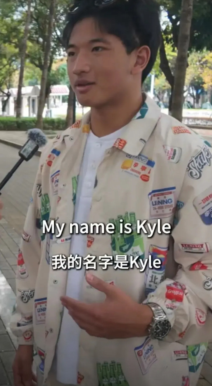 也不知道是谁歧视谁？17岁中印混血男子，起了个英文名字，父亲是印度人，母亲是中