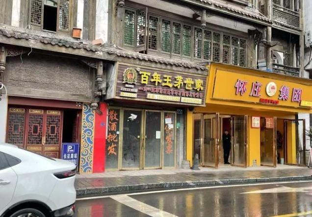 2025年即将结束，出现3个反常现象，释放的信号很明显了！白酒行业今年彻底扛