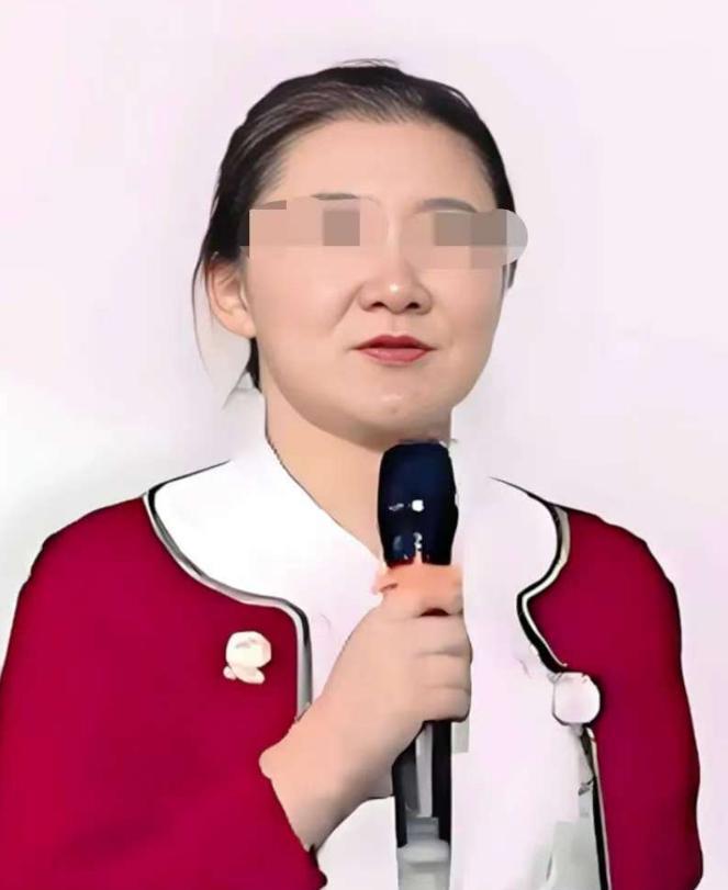 刚拿到医院解聘书那天，她盯着通知上“严重违反职业伦理”几个字直冷笑：明明是肖飞先