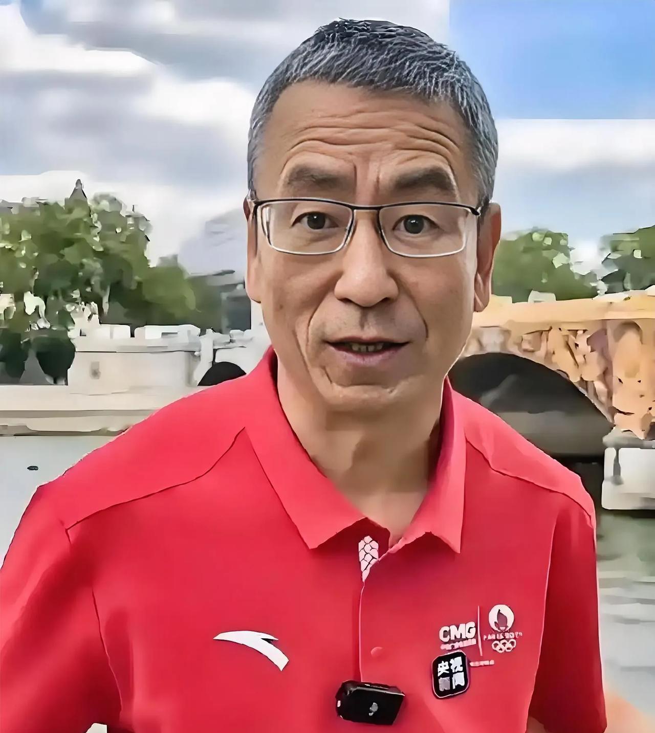 白岩松曾经说：“以前，我们天真的认为，学习好的都是书呆子，除了学习什么都不会。可