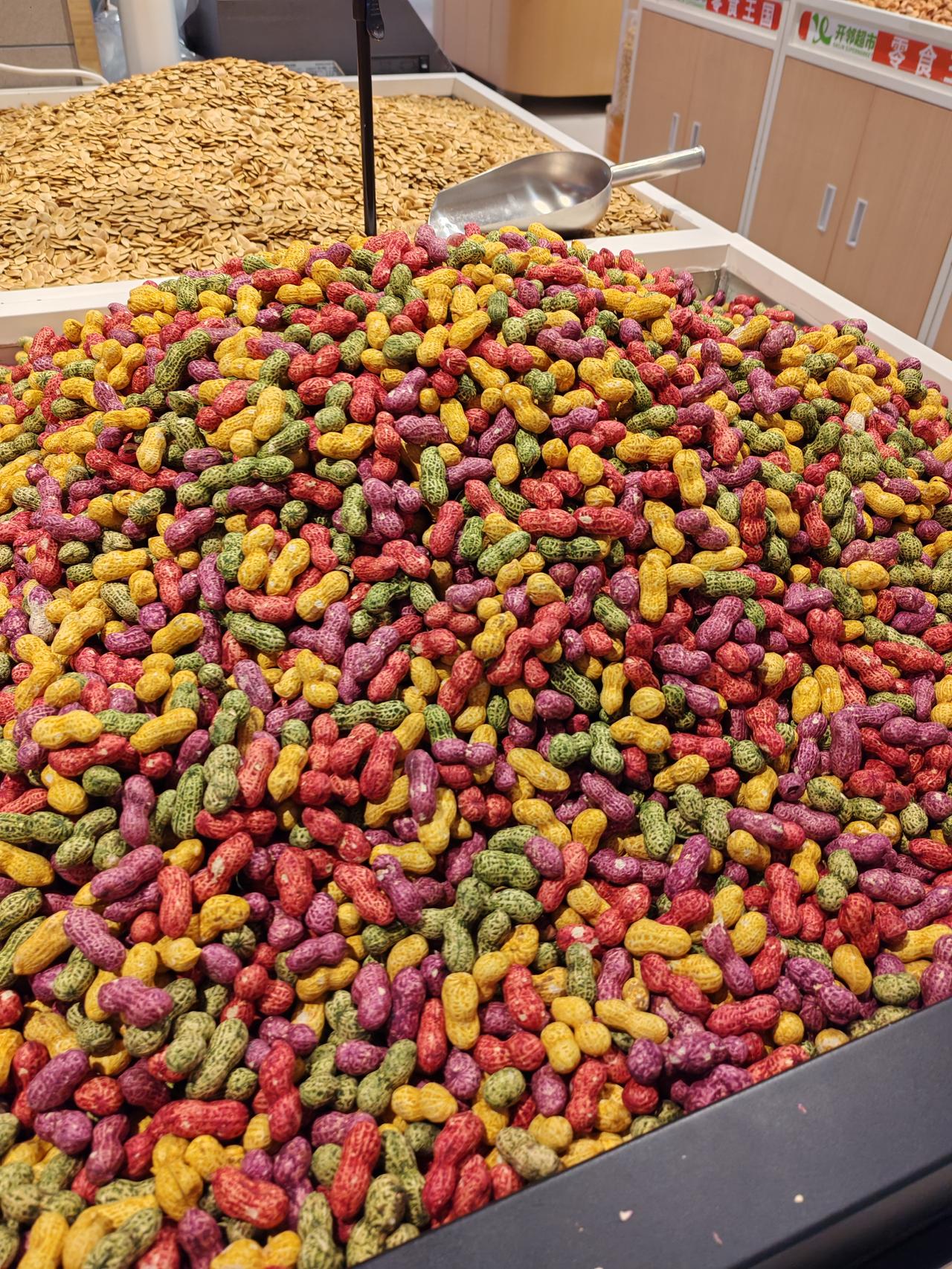 今天有一个新发现2月2日，坐标西安。中午休息时候，我去了单位对面的超市，有了一