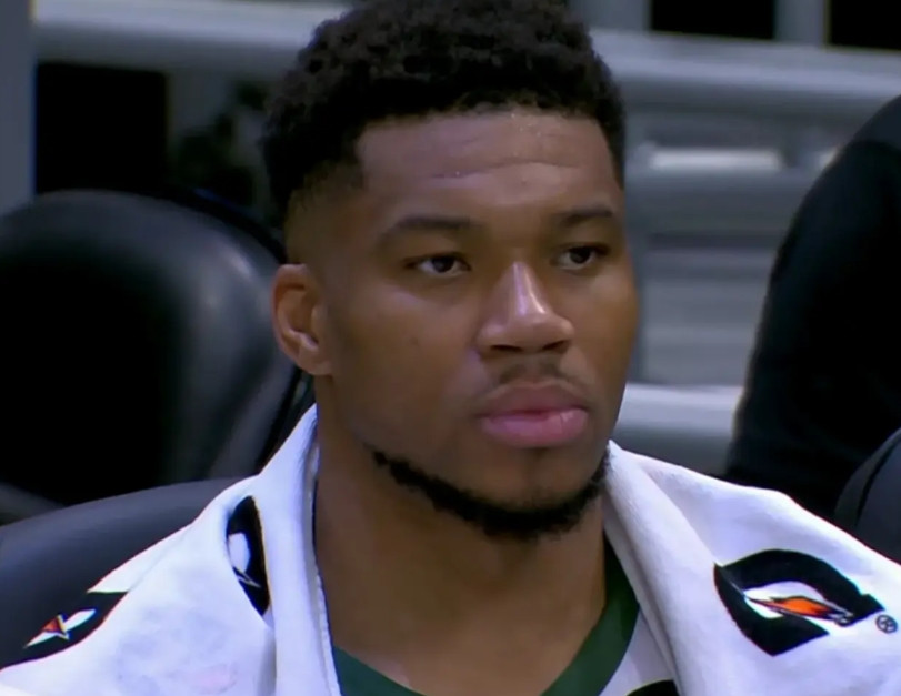 字母哥尽力了，一帮弱鸡队友真带不动。在今天雄鹿与湖人的比赛中，雄鹿除了字母哥外，