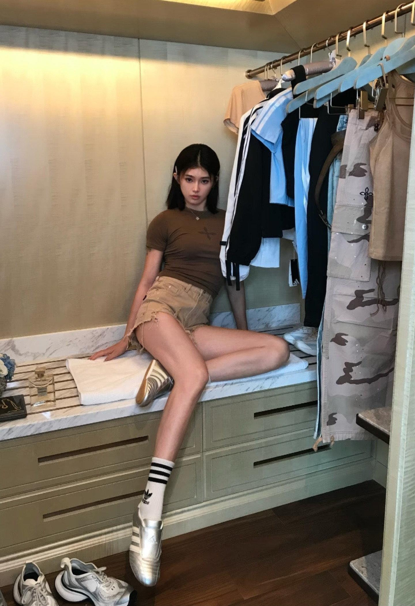 女运动员吴艳妮晒自己紧身上衣照片。称自己打扮是暴击流，希望让观众看到自己最美的样