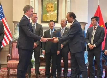 7月7日，路透社报道:“周一，越南贸易部发表声明称，将对中国部分热轧卷钢产品征收