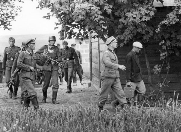 1941年德军枪杀苏联平民的历史影像与真实故事