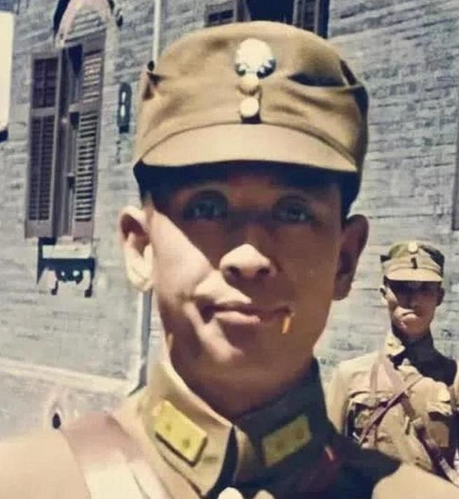 成都解放前夕，国军上将孙震携带数百两黄金飞逃台湾，临走时将部队交给侄子孙元良。孙