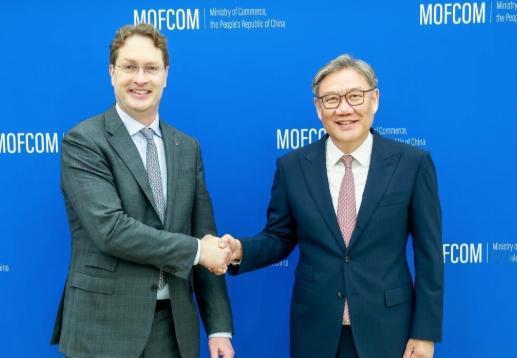 欧洲答应中国了4月23日，这一天格外热闹，欧洲汽车工业协会主席、奔驰集团董事长