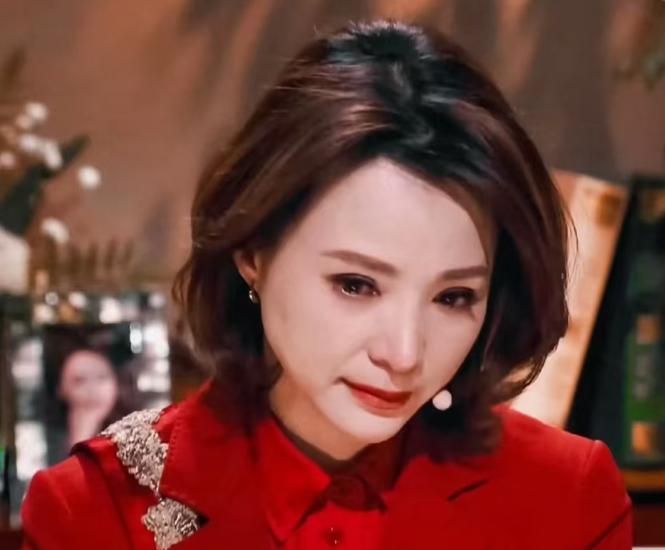 密春雷估计后悔死了。本来百亿身家风光无限。但是他无论如何都没有预料到，娶了董