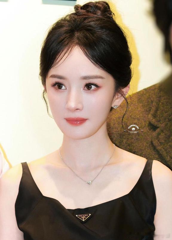 杨幂演技究竟好不好，我不作评价。但有一点你不得不承认，她的花期是真的长。杨幂是1