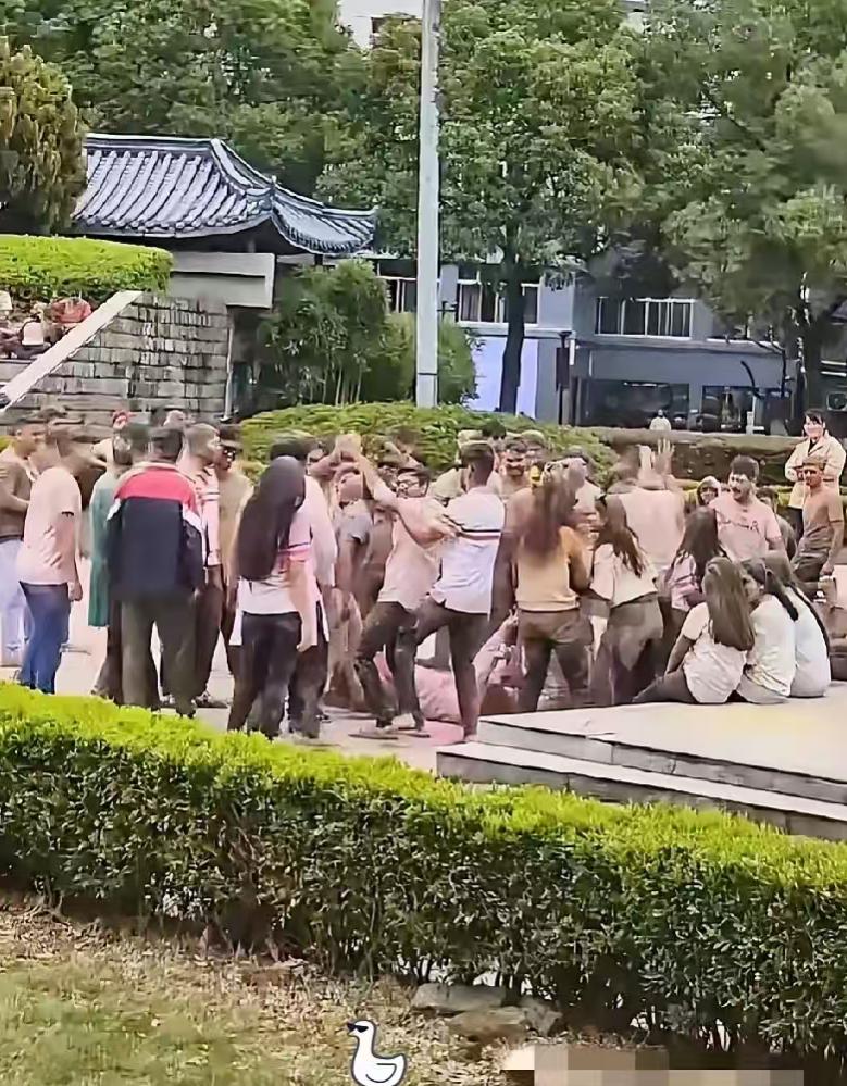 一觉醒来，天塌了！印度留学生居然不愿意回到他们自己的国家。说白了，国家有必要