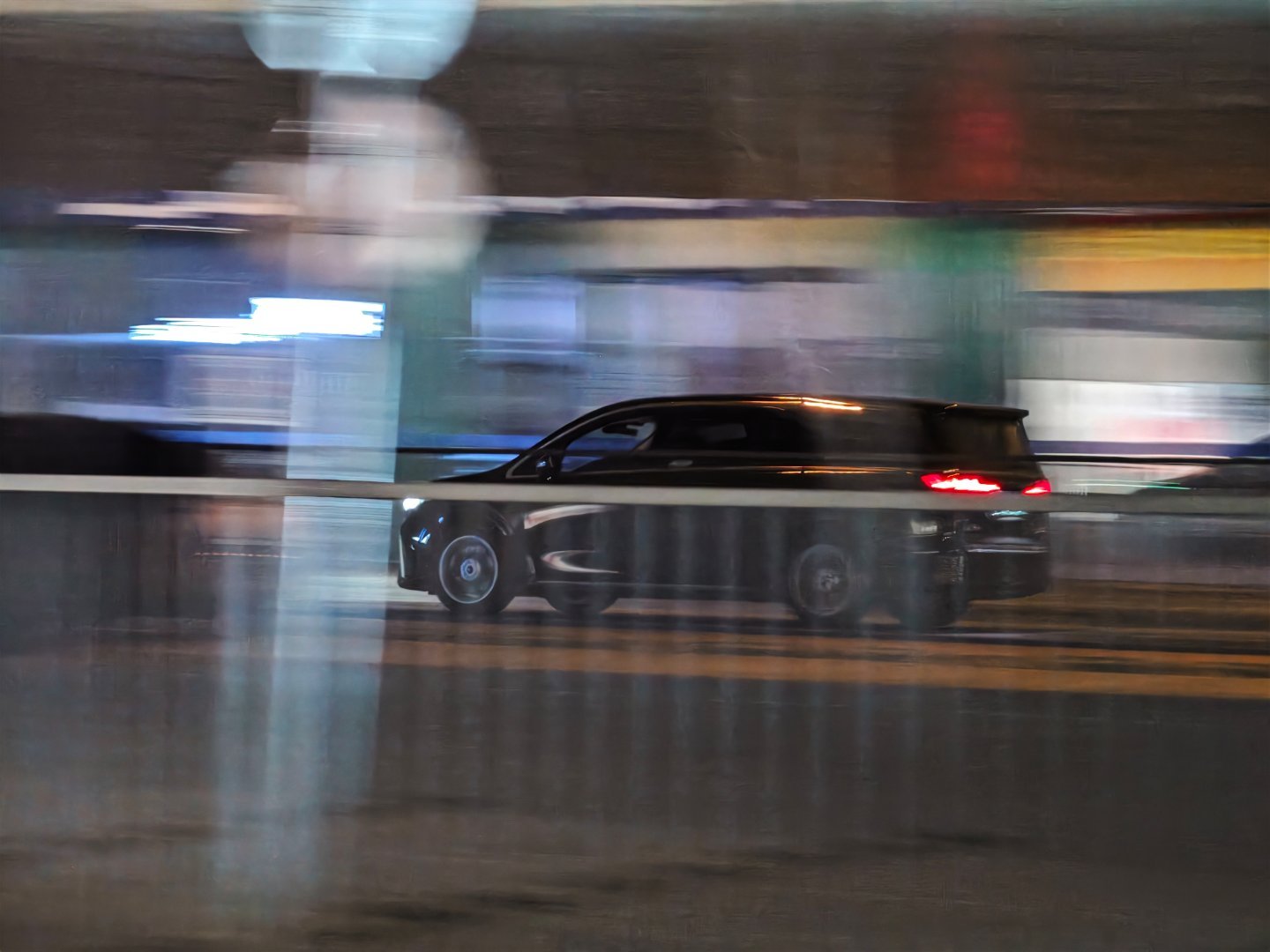 打了个专车，一看要7分钟才到，就想取消，但仔细一看，我打到了一台岚图梦想家，那