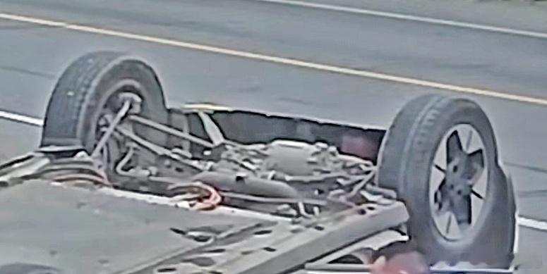 三连杆麦弗逊后电机小车。