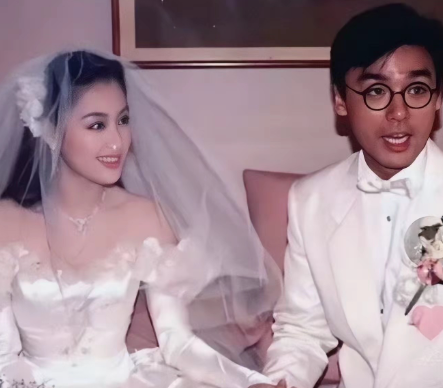 看到章小蕙1988年的婚纱照，明白钟镇涛当年为啥一见钟情，太美了！明艳大气耀