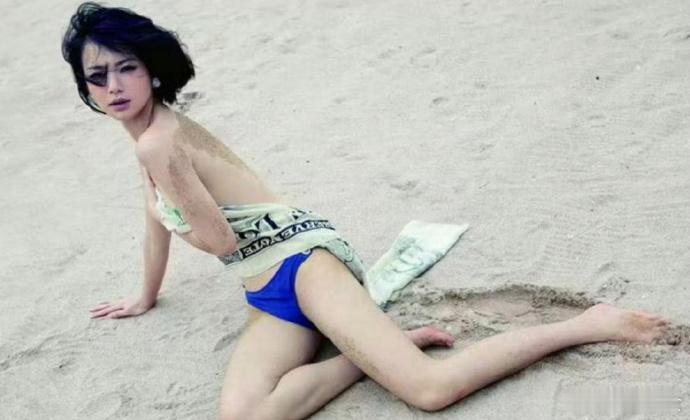 这居然是戚薇早期拍的杂志…