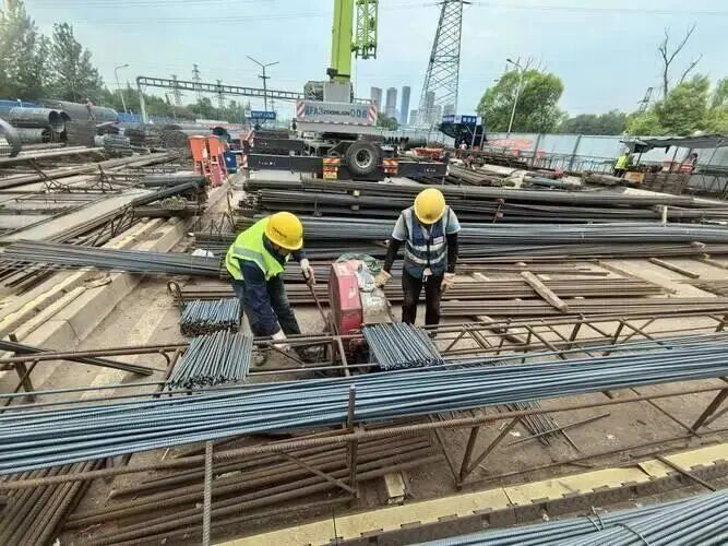 全国首条市郊铁路示范线全面投入建设