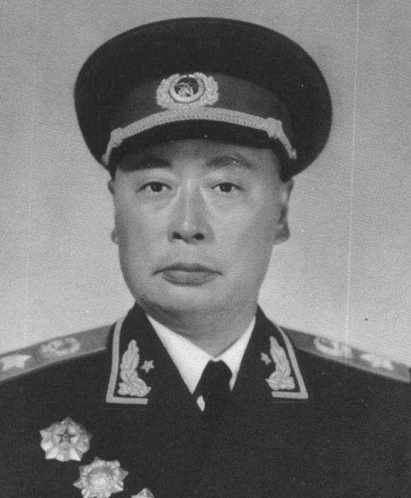1959年，周总理途经成都办事，与当地部队司令员贺炳炎聊天，期间周总理想起来陈毅