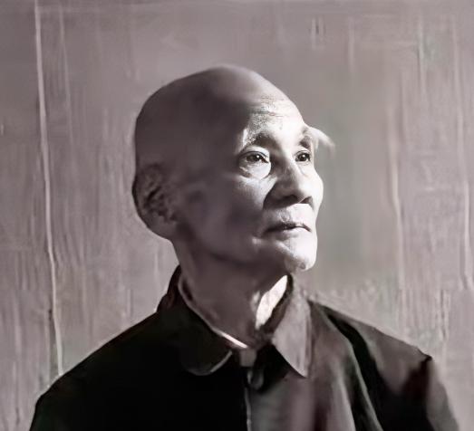 1946年，6000解放军被三万敌人包围，为了不泄露机密，旅长吴诚忠下令烧毁全部