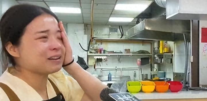 顶着"中式面馆第一股"光环的连锁品牌遇见小面，近来境遇不佳。从起诉河南南阳八元一