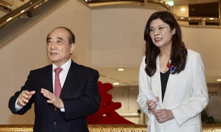 郑丽文把王金平用活了!在特聘王金平为国民党最高顾问基础上，郑丽文再请他出山牵头协