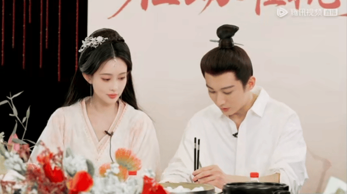 刘学义孟子义吻戏reaction《桃花映江山》主演合体看吻戏，细节控表示磕到了
