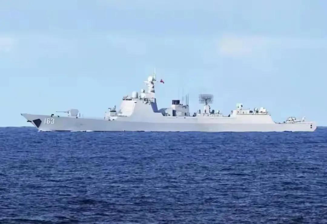 据多家外媒报道，菲律宾海岸警备队发言人表示，12月6日，一架菲律宾海岸警备队飞机