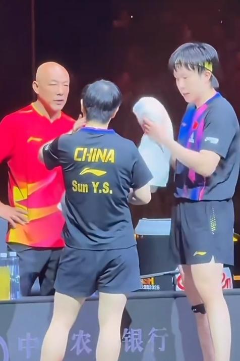 肖导：我差点就能插上话了。还是带一胎幸福啊，虽然昨晚俩人首局没有拿下来，但是央