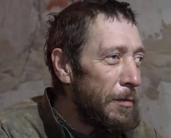 刚刷到一条让人心头一紧的视频，俄军直接放出两名乌军士兵投降的画面，他们对着镜头说